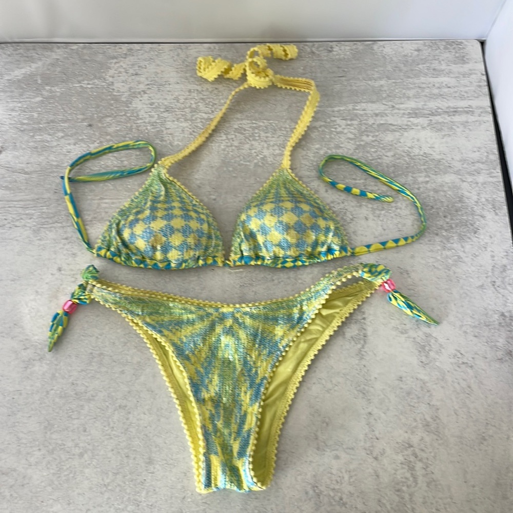 Agogoa bikini